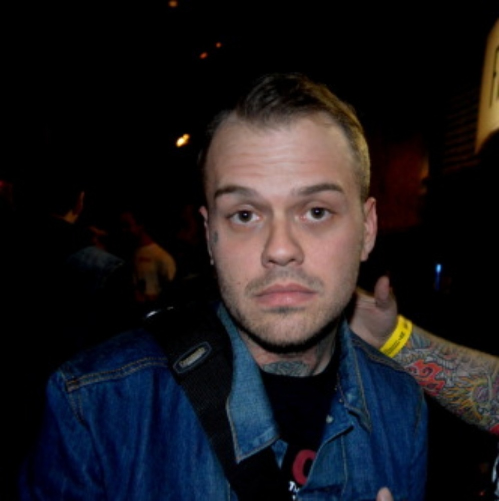 Meet your Posher, Dennis